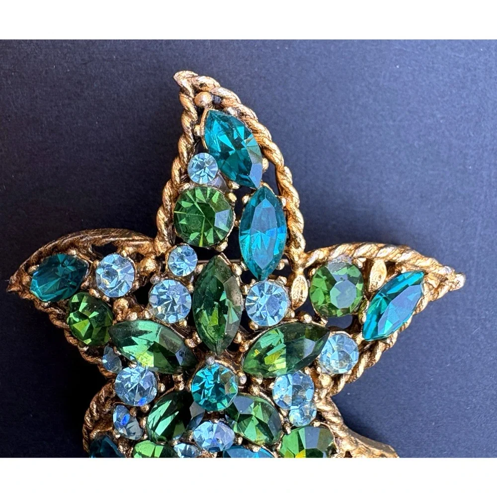 Vintage Regency Starfish Pin Brooch Gold Tone Green Blue Rhinestones 2